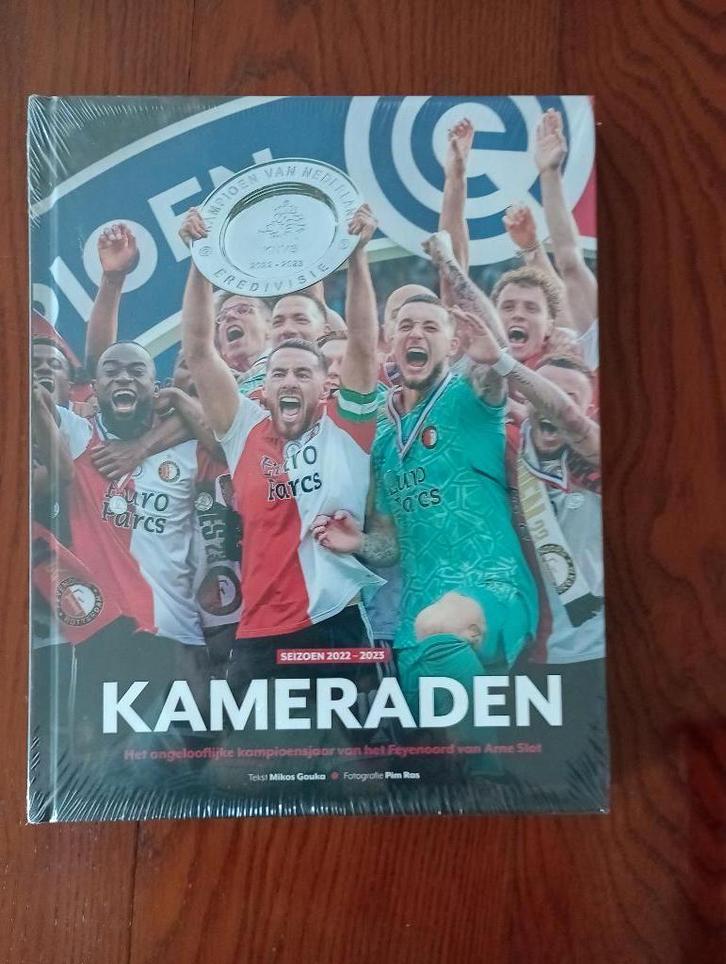 Kamraden kampioenschap Feyenoord 2022-2023 Arne Slot NIEUW, Boeken, Sportboeken, Nieuw, Balsport, Ophalen of Verzenden