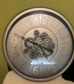 Grote industriële wandklok met tandwielen achter glas, Ophalen, Zo goed als nieuw