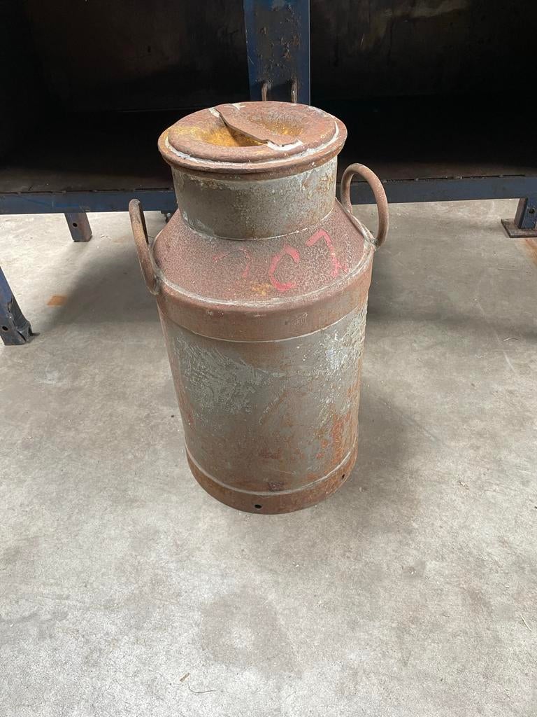 Decoratieve melkbus met deksel, Ophalen