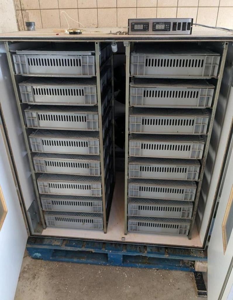 16 kuiken uitkomstkratten MS machine, Dieren en Toebehoren, Pluimvee | Toebehoren, Ophalen of Verzenden, Zo goed als nieuw, Broedmachine