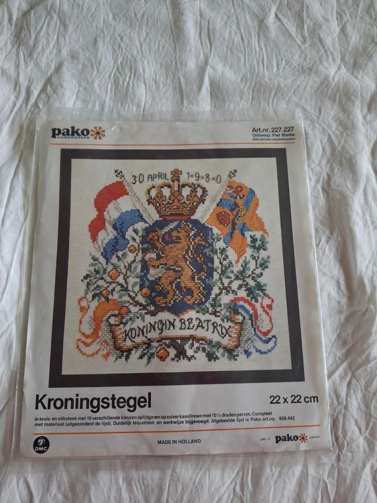 Borduurpakket.  Koningstegel., Ophalen of Verzenden, Nieuw, Borduurpakket