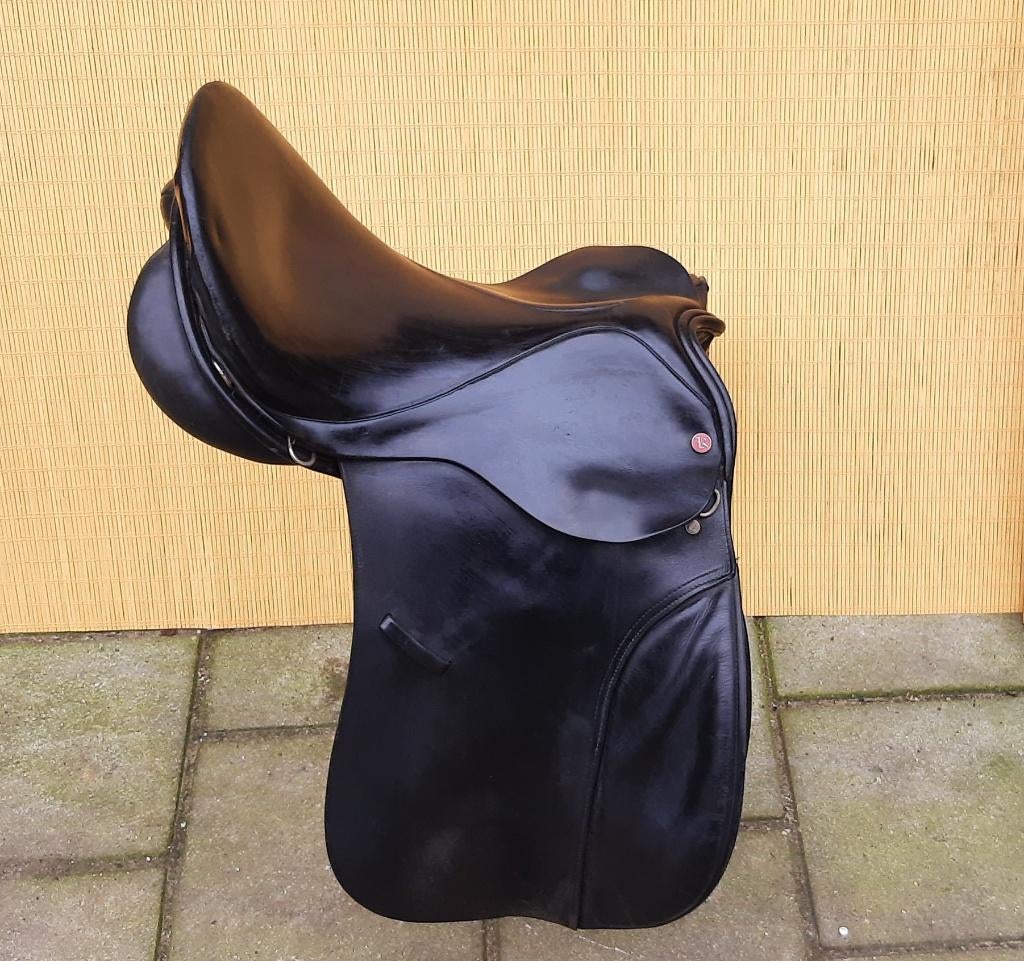 Prachtig zwart leren zadel, King's Saddlery England., Antiek en Kunst, Ophalen