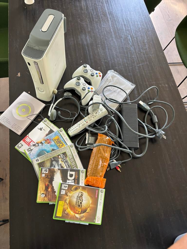 Xbox 360 met controllers en games, Spelcomputers en Games, Met games, Ophalen of Verzenden, Niet werkend, Met 2 controllers