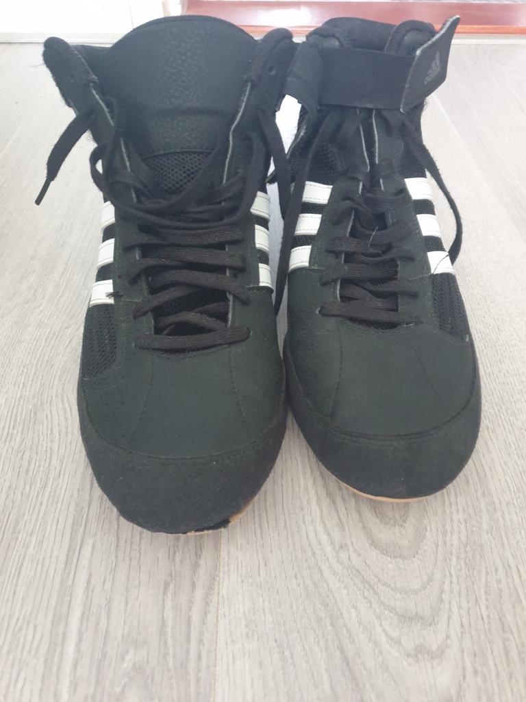 Adidas vechtsportschoenen - Zwart, maat 42.5, Sport en Fitness, Vechtsporten en Zelfverdediging, Gebruikt, Overige, Maat XS of kleiner