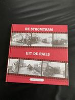 DE STOOMTRAM UIT DE RAILS; BAS VAN DER HEIDEN;, Boeken, Verzenden, Zo goed als nieuw, Tram