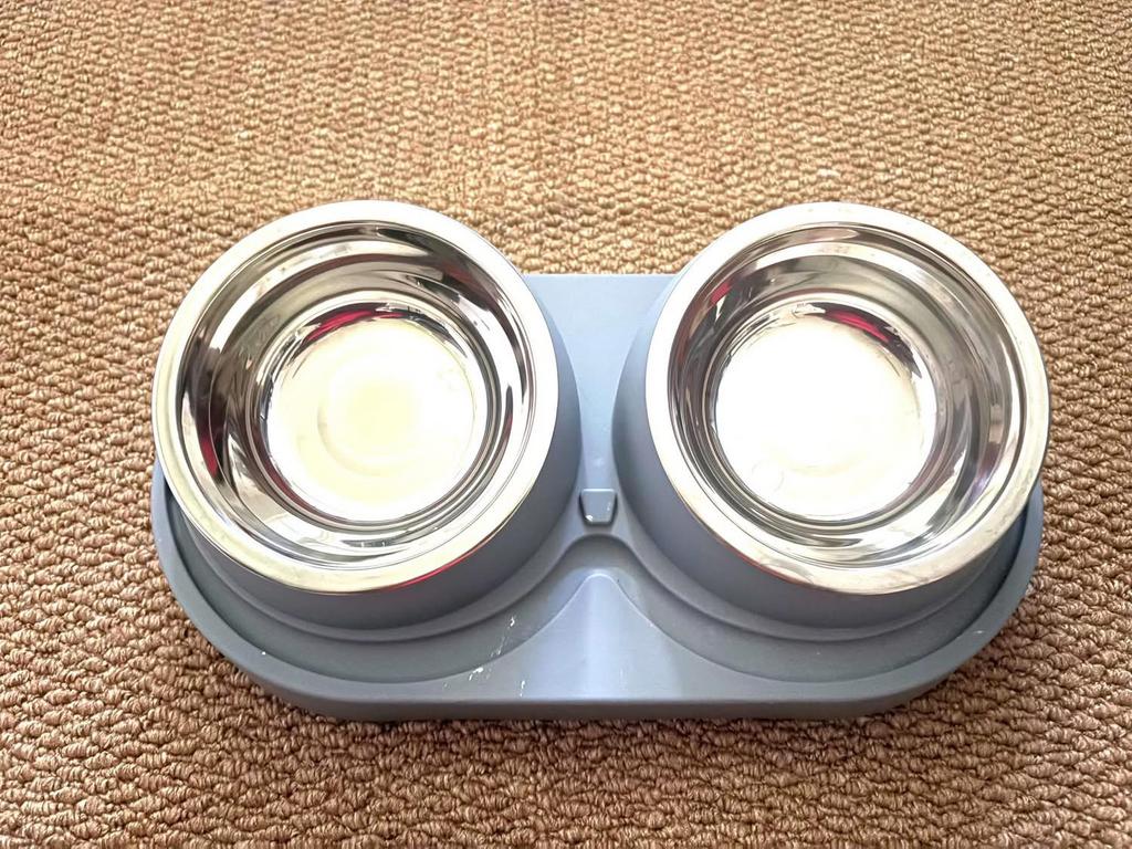 Dubbele voerbak / kattenvoer 2 RVS bakken, Dieren en Toebehoren, Ophalen, Zo goed als nieuw