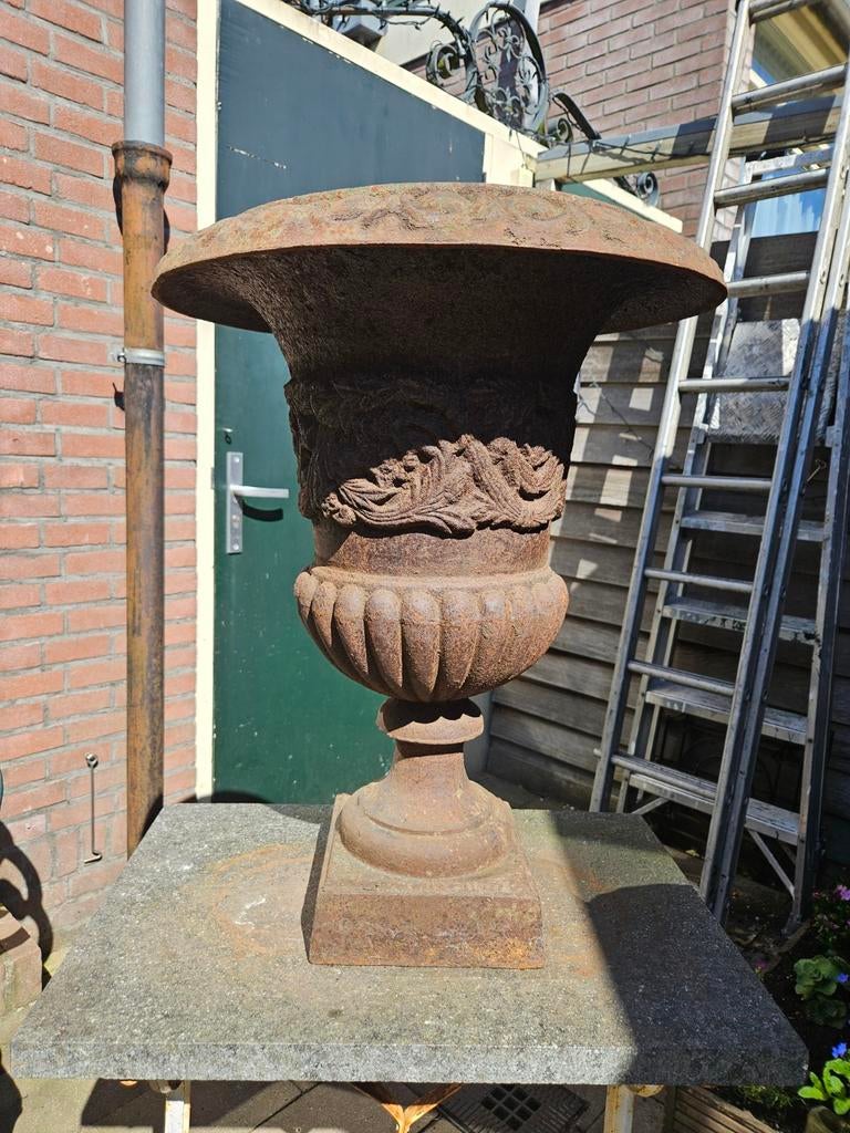 Grote mooie bewerkte gietijzeren tuinvaas XL, Tuin en Terras, Tuinvazen, Ophalen of Verzenden