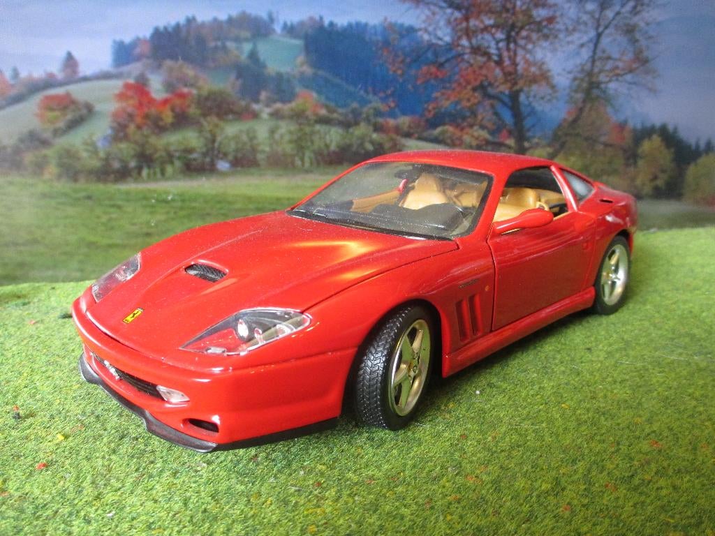 1/18 Ferrari F550 Maranello Bburago rood (mist een spiegel ), Ophalen of Verzenden, Gebruikt, Maisto