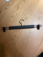 Te koop zwarte houten broekhangers., Kleding | Dames, Kledinghangers, Ophalen, Zo goed als nieuw, Hout