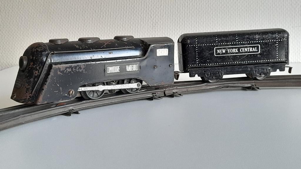 MARX SPOOR 0 ELEKTRISCHE LOCOMOTIEF(COMMODORE VAN DER BILT), Hobby en Vrije tijd, Overige merken, Wisselstroom, Gebruikt, Locomotief
