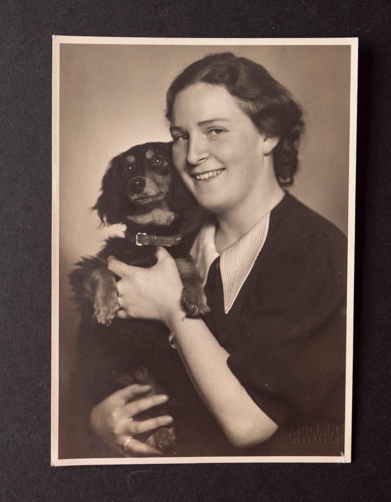 Dame met teckel, Gebruikt, Verzenden, Foto, Voor 1940