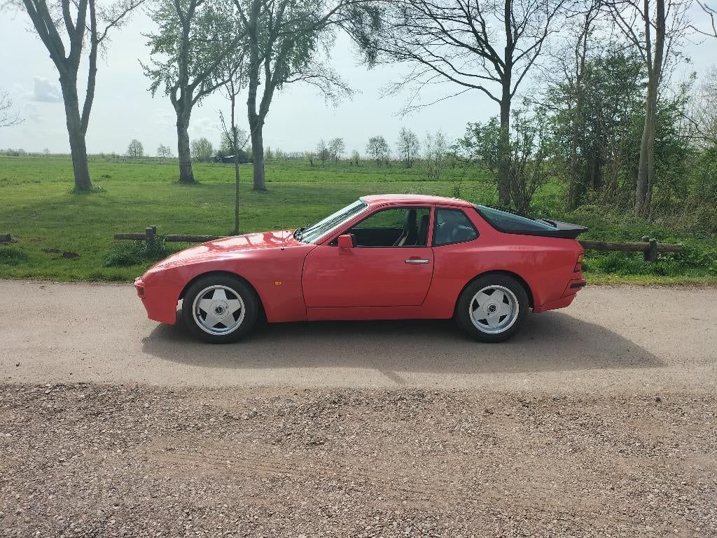 Oldtimer porsche 944 2.5 1982, Auto's, 2500 cc, Achterwielaandrijving, Zwart, 4 cilinders