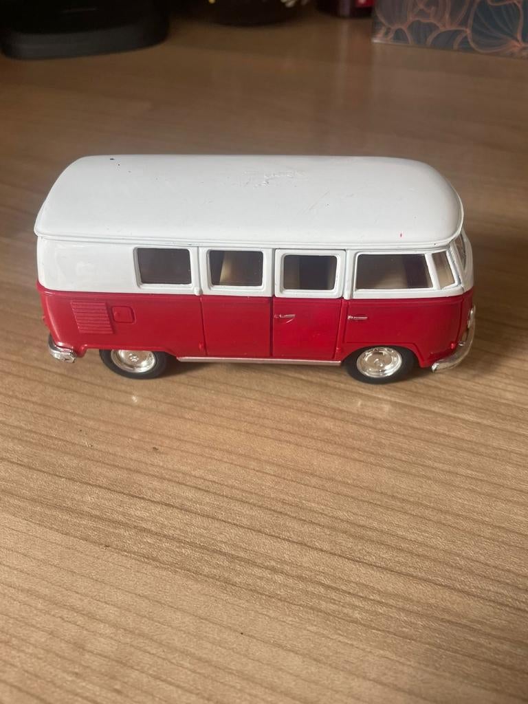 Kinsmart Volkswagen T1 Bus 1962 - Rood/Wit Modelauto, Ophalen of Verzenden, Gebruikt, Bus of Vrachtwagen, Overige merken