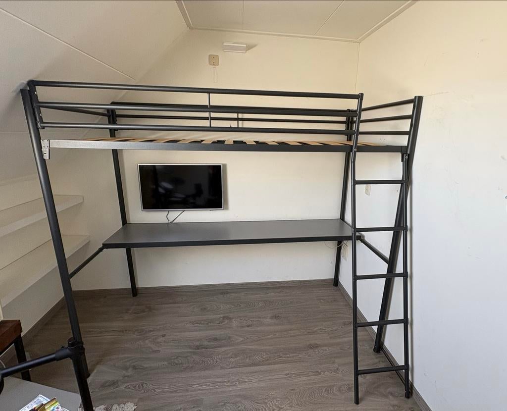 IKEA Hoogslaper met bureau - Zwart metaal, Huis en Inrichting, Ophalen, Gebruikt, Eenpersoons, 160 tot 180 cm