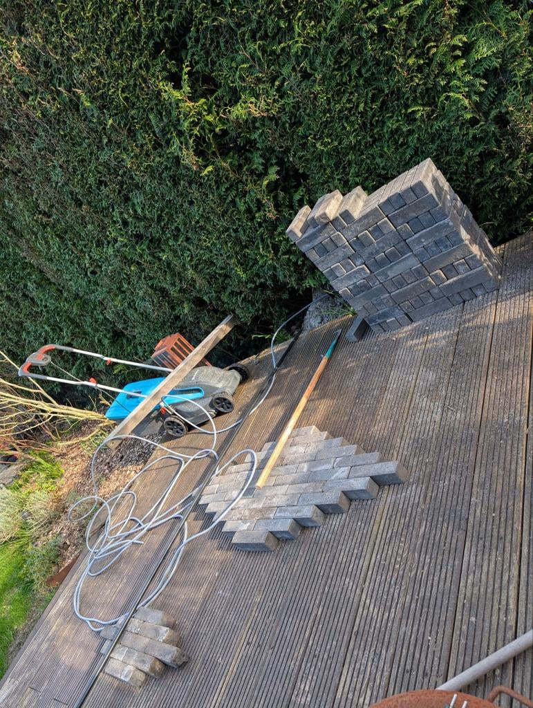 Gratis af te halen: Diverse klinkers en tegels, Tuin en Terras, Tegels en Klinkers, Ophalen