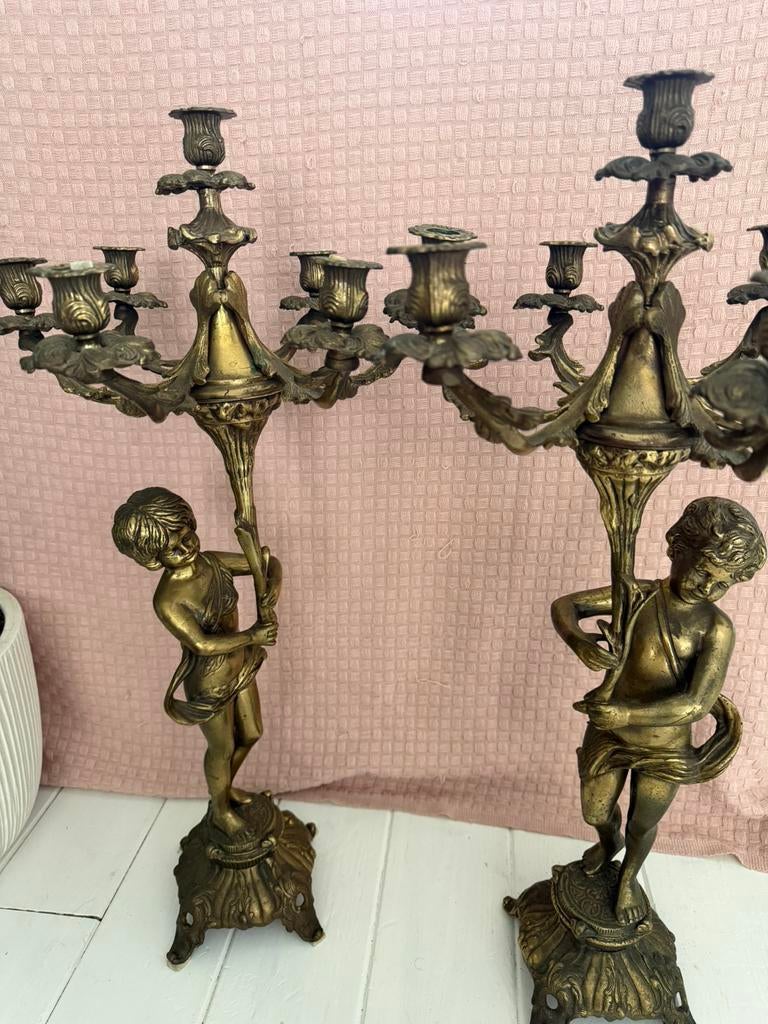 Goudkleurige kaars kandelaars putti figuren, Ophalen, Koper of Brons