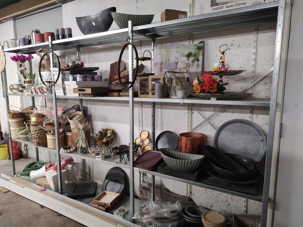 Stelling vol decoratie spullen, Ophalen, Nb, Nb, Nb