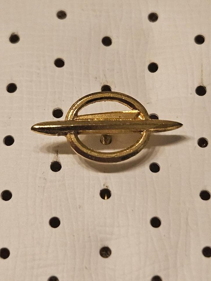 Vintage Gouden Opel Speldje, Verzamelen, Speldjes, Pins en Buttons, Gebruikt, Speldje of Pin, Transport, Ophalen of Verzenden