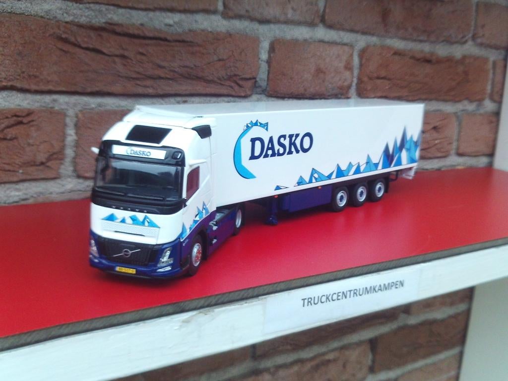 WSI  Volvo  FH  Aero  Globetrotter  van  Dasko., Hobby en Vrije tijd, Modelauto's | 1:50, Ophalen of Verzenden, Nieuw, Bus of Vrachtwagen
