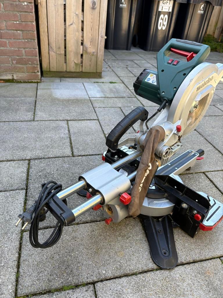 Metabo KGS 254 M Afkortzaag - Krachtig en Nauwkeurig, Doe-het-zelf en Verbouw, Gereedschap | Zaagmachines, Gebruikt, Afkortzaag