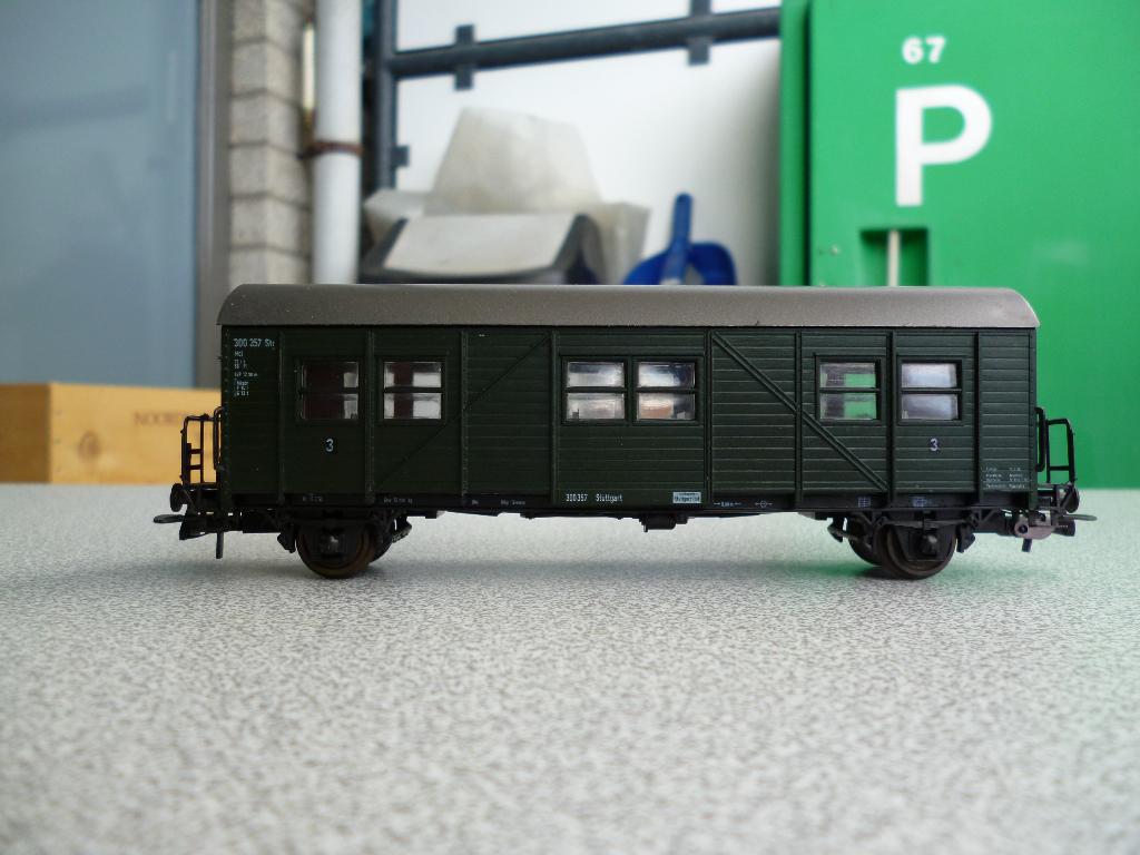 roco behelfswagen donderbus, Hobby en Vrije tijd, Modeltreinen | H0, Gelijkstroom, Wagon, Ophalen of Verzenden, Zo goed als nieuw