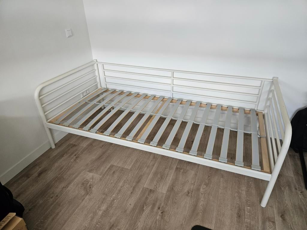 Wit eenpersoonsbed met lattenbodem, Huis en Inrichting, Slaapkamer | Bedden, Ophalen, Gebruikt, 90 cm, Eenpersoons