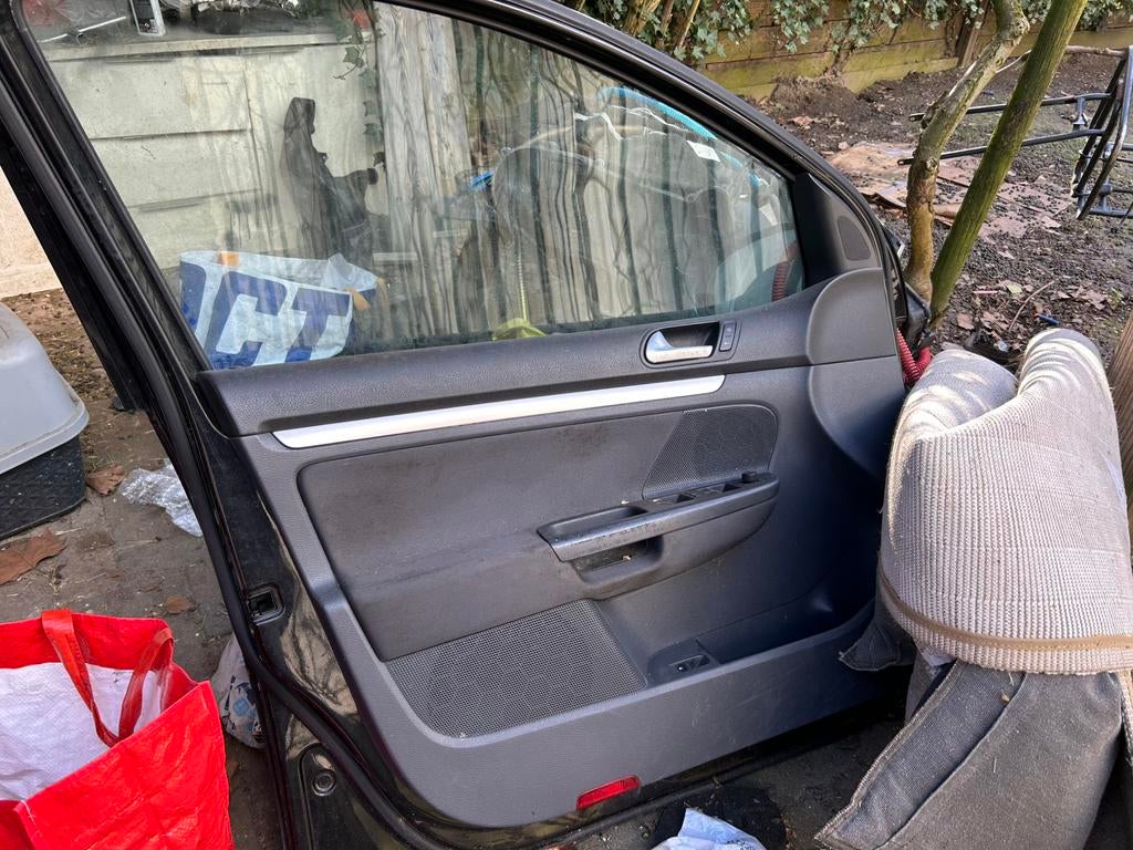 Golf 5 deur links voor 5 deurs, Auto-onderdelen, Ruiten en Toebehoren, Ophalen of Verzenden