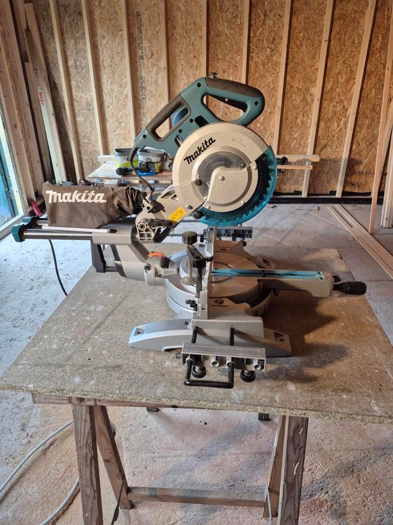 Makita afkortzaag, Ophalen of Verzenden, 1200 watt of meer, Afkortzaag, 30 tot 70 mm
