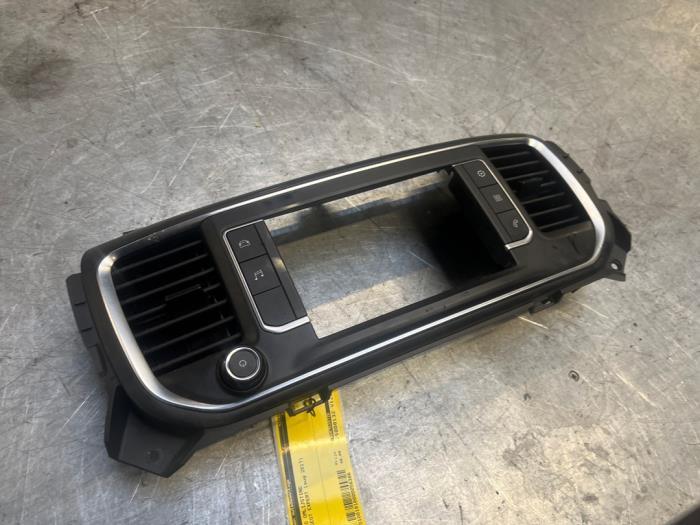 Radio omlijsting van een Peugeot Expert, Gebruikt, -, -, Ophalen of Verzenden