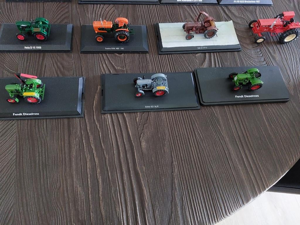Grote verzameling kleine oude trekkers, Ophalen, Gebruikt, 1:50 tot 1:144