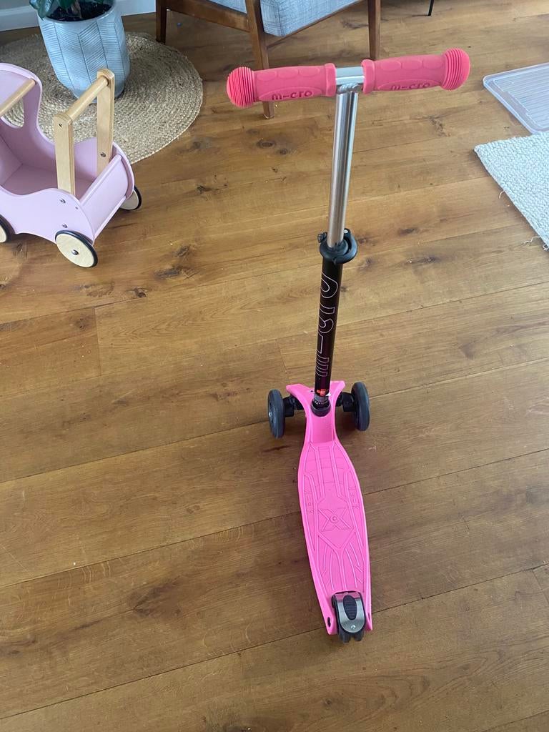 Micro step - maxi roze/zwar in goede staat, Fietsen en Brommers, Steps, Ophalen of Verzenden, Zo goed als nieuw, Gewone step