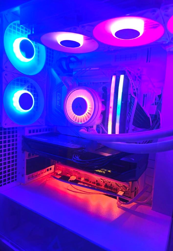 Krachtige Gaming PC: Ryzen 7 9800X3D, RTX 9060XT, 32GB DDR5, 1 speler, Ophalen, Zo goed als nieuw, Vanaf 12 jaar