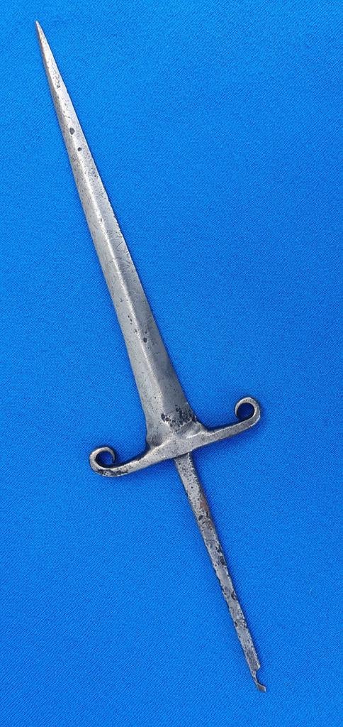 OUDE DOLK  Bodemvondst, Verzamelen, Ophalen of Verzenden, Overige soorten, Overige gebieden, Mes of Dolk