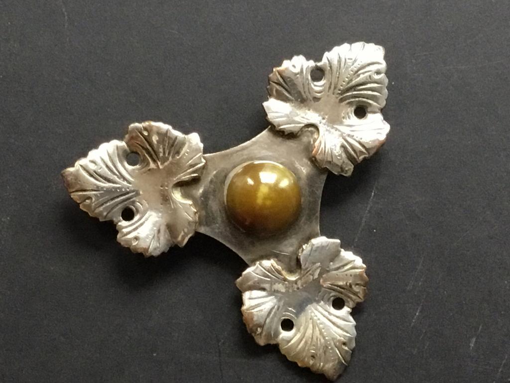 Zilveren Art-Deco Broche ( in Hilversum ), Gebruikt, Ophalen of Verzenden, Met edelsteen, Zilver