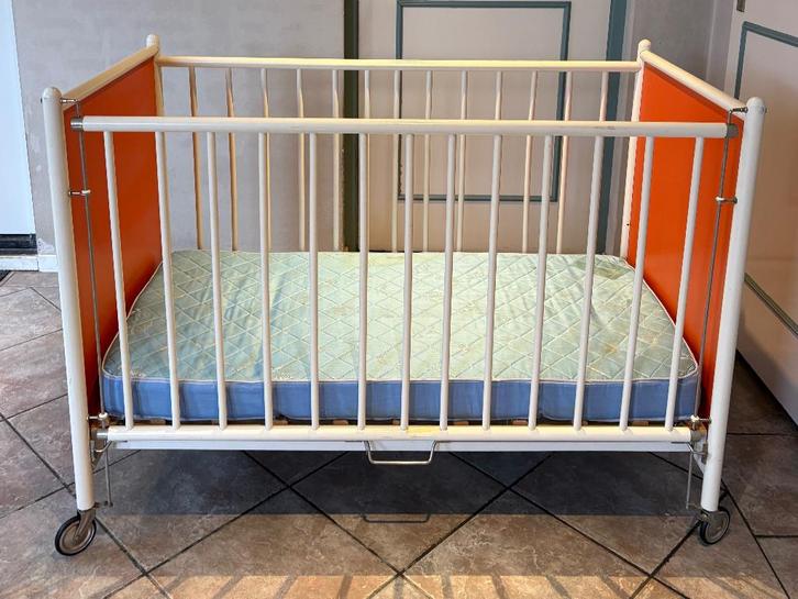 Verstelbaar ledikantje op wielen van Paidi  Jaren ‘60/‘70, Huis en Inrichting, Slaapkamer | Bedden, Gebruikt, Eenpersoons, Hout