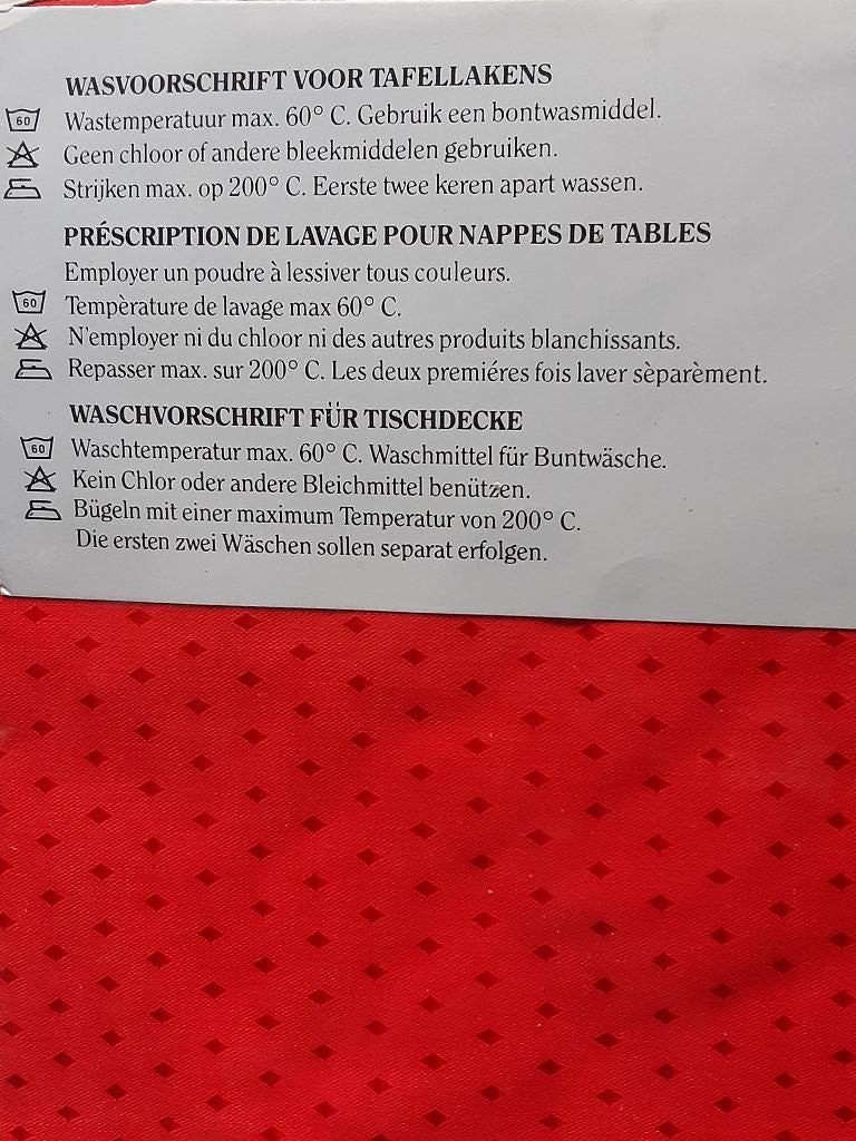 1.70 doorsnee, tafelkleed, rond, rood nieuw in verpakking, Huis en Inrichting, Ophalen of Verzenden, Nieuw, Rond