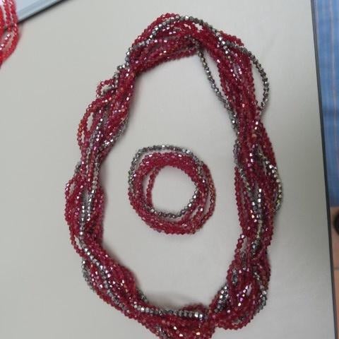 Halsjuweel rode-zilver steentjes gevlochten (6x) + armband, Sieraden, Tassen en Uiterlijk, Kettingen, Ophalen of Verzenden, Nieuw