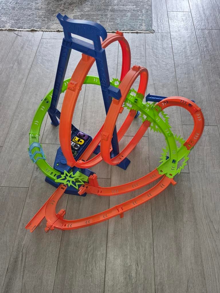 Super leuke Hot Wheels racebaan, Kinderen en Baby's, Speelgoed | Racebanen, Handmatig, Hot Wheels, Ophalen