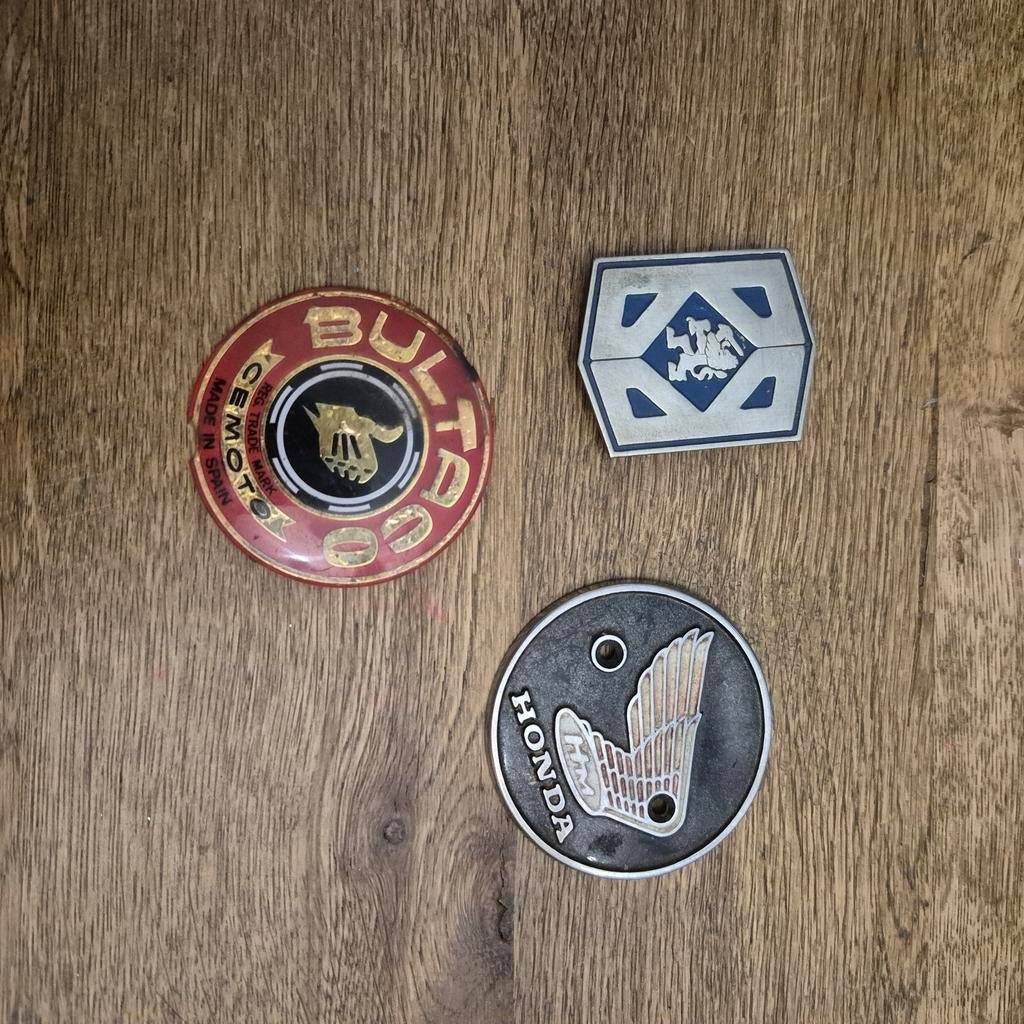 Vintage Motorfiets Emblemen: Bultaco, Honda, Onbekend, Ophalen
