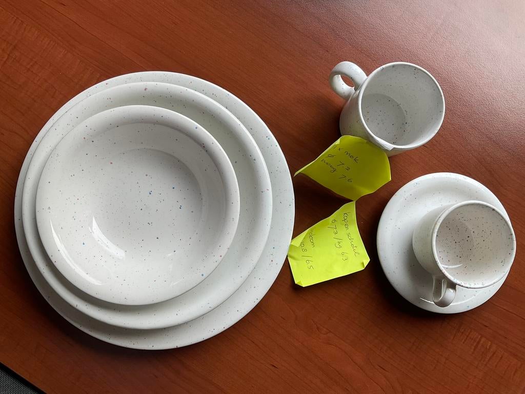 Hema confetti (= John Tams banquet), Ophalen of Verzenden, Porselein, Overige stijlen, Bord(en)