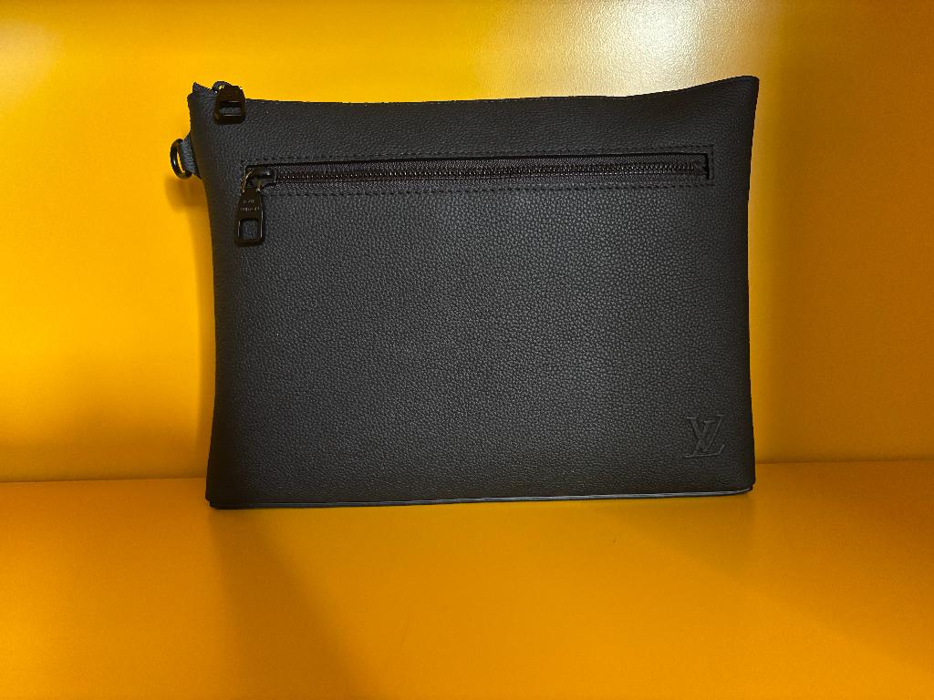 Louis Vuitton Takeoff Pouch Aerogram Zwart NIEUW M25955, Ophalen of Verzenden, Nieuw, Zwart, Handtas