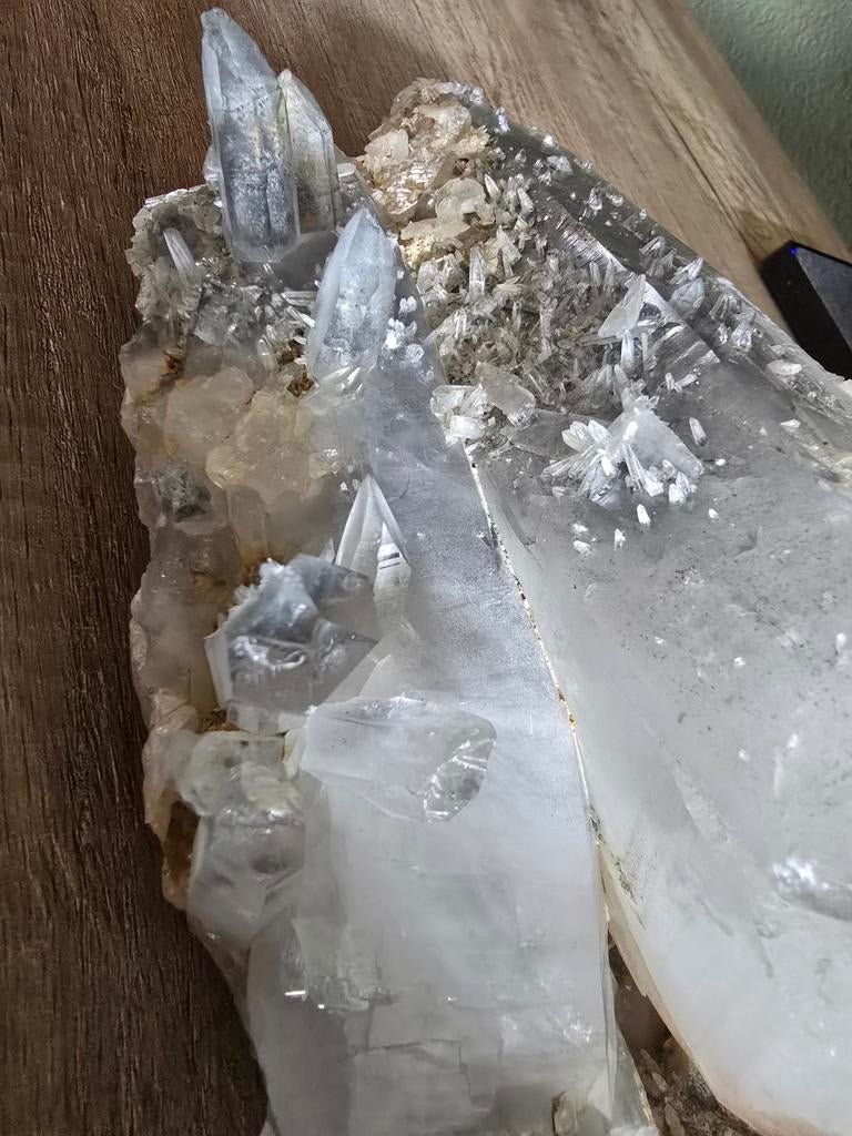 Prachtstuk bergkristal A- kwaliteit in mooie ruwe staat, Verzamelen, Mineralen en Fossielen, Ophalen