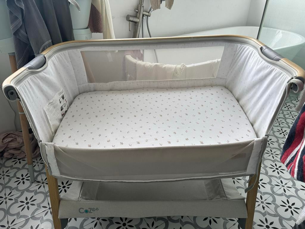 Tutti Bambini Cozee Co-sleeper met vrijwel nieuw matras, Ophalen of Verzenden, Gebruikt, Wieg