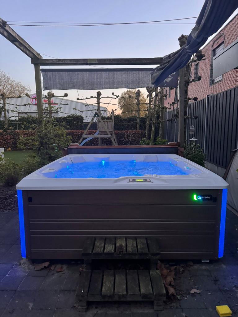 HotSpring Jacuzzi Limelight Flair 2019 | Premium spa |, Ophalen, Zo goed als nieuw, Afdekzeil, Vast