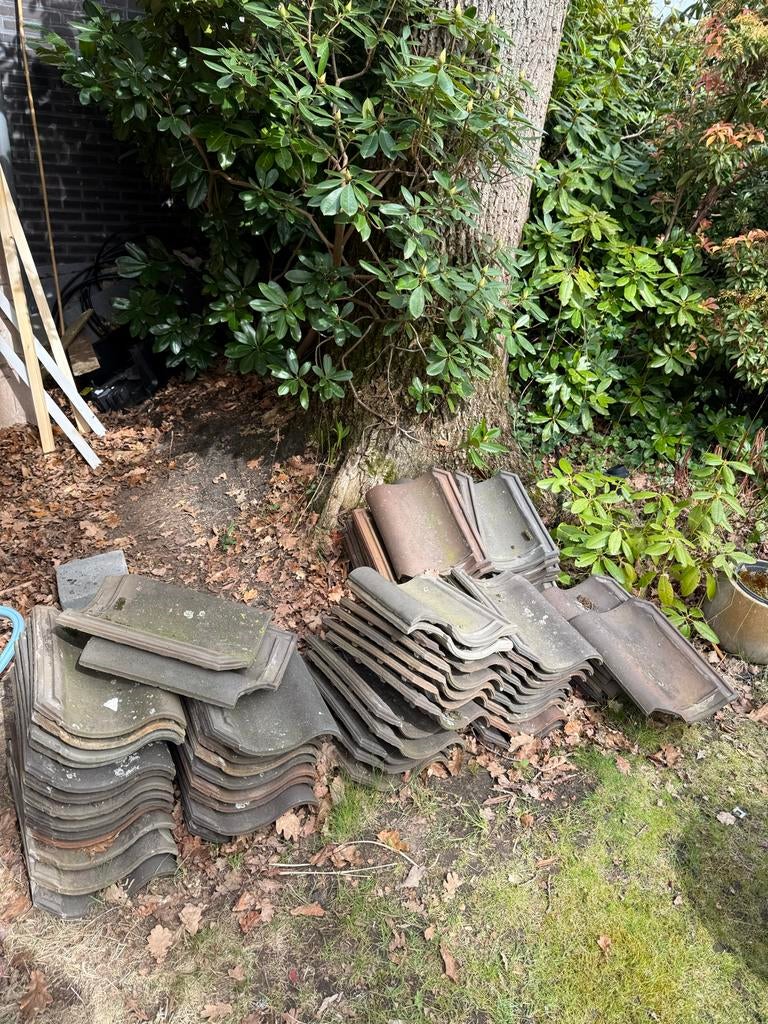 Gratis af te halen: ca. 100 gebruikte keramische dakpannen, Doe-het-zelf en Verbouw, Dakpannen en Dakbedekking, Ophalen, Gebruikt