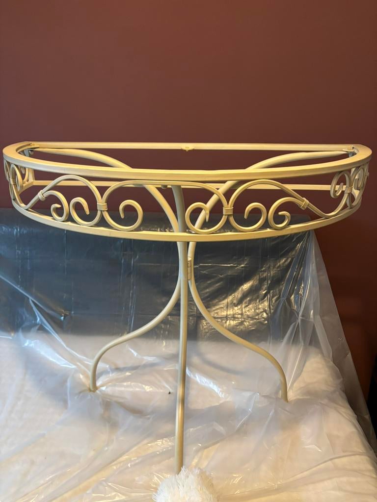 Leuk gietijzeren tafeltje met glasplaat beige / roomwit, Huis en Inrichting, Tafels | Bijzettafels, Zo goed als nieuw, Rond, 45 tot 60 cm