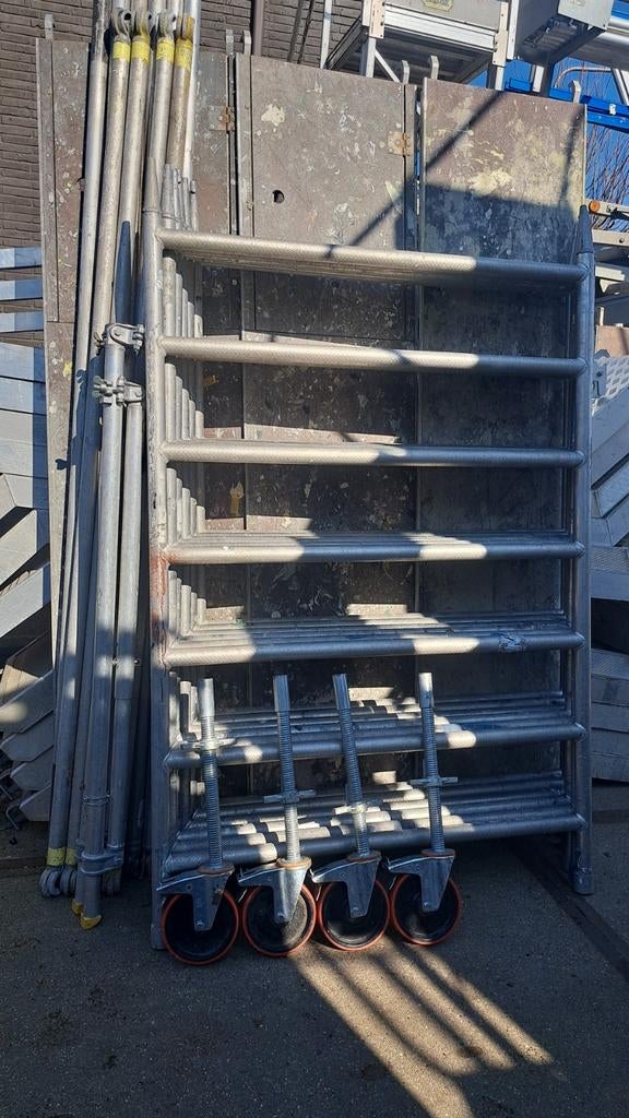 Te koop aluminium rolsteiger Werkhoogte ruim 7 meter, Doe-het-zelf en Verbouw, Steigers, Ophalen of Verzenden, Rolsteiger of Kamersteiger