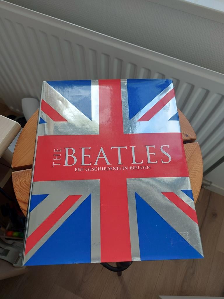 Boek over The Beatles: Een Geschiedenis in Beelden, Ophalen of Verzenden, Gelezen, Artiest