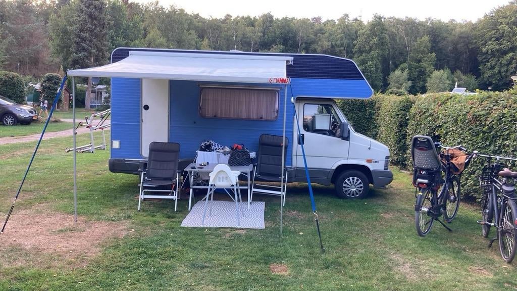 Caravans And Camping Smurfin
