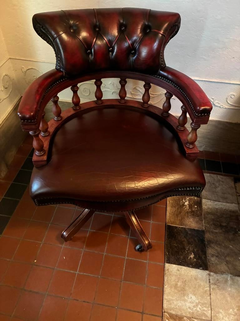 ENGELSE CAPTAIN CHAIR CHESTERFIELD BUREAUSTOEL OXBLOOD RED, Huis en Inrichting, Bureaustoelen, Ophalen, Zo goed als nieuw, Rood